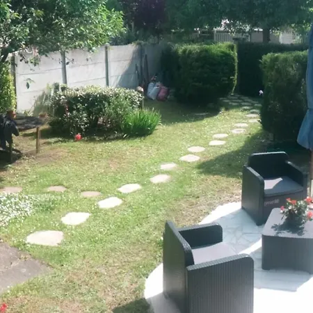 Prive Dependance * Livry-Gargan